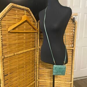 Vintage Wilson’s Leather Coin Embossed Crossbody Wallet Purse Teal Green 90s Y2K